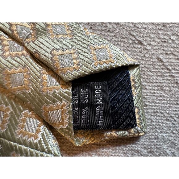 Alessandro Vitello Suit with Tie - Picture 10 of 13